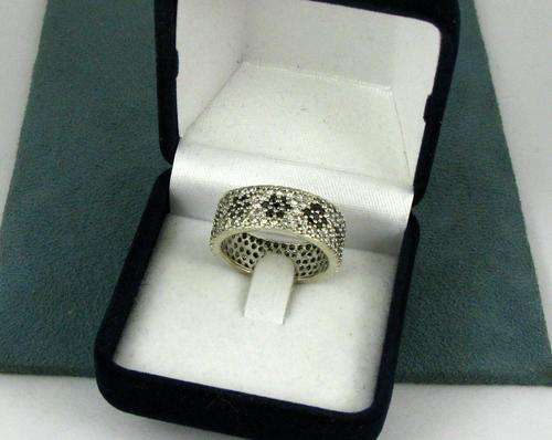 Beautiful Vintage 925 Silver Cluster Ring with Crystals.