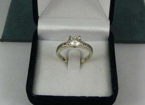 Classic Vintage 925 Silver Cluster Ring with CZ.
