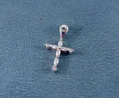 Beautiful Vintage 925 Silver Cross Pendant with Crystals.