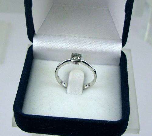Beautiful 9 carat White Gold Solitaire Engagement Ring - Natural Princess Diamond. New! Certified.