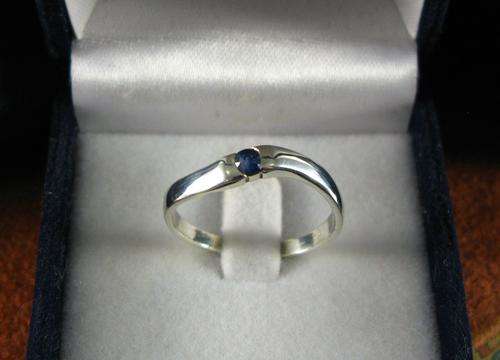 Vintage 925 Sterling Silver Ring with Natural Sapphire. Hand Made.