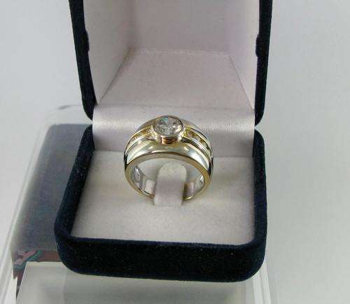 Bulky Heavy Vintage 925 Sterling Silver Ring with Cubic Zirconia.