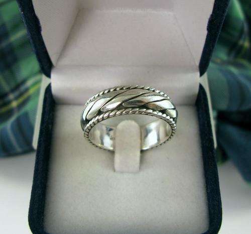 Vintage Heavy 925 Sterling Silver Ring with Rotating Central Part. Men's Size.