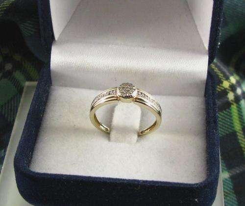 Unusual 9 Carat Gold Vintage Cluster Ring with Natural Diamonds.