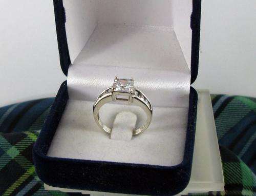 Beautiful Vintage 925 Silver Wedding Cluster Ring with Princess Cut CZ.