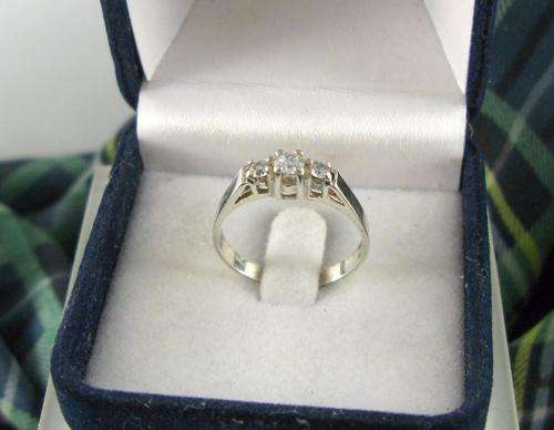 Classic Vintage 925 Silver Cluster Ring with CZ.