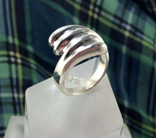 Vintage heavy solid 925 sterling silver ring.