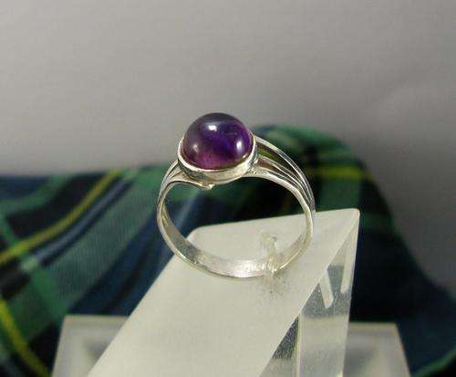 Old Vintage Silver 925 ring with Natural Cabochon amethyst.