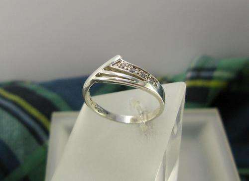 Pretty Vintage Sterling 925 Silver Cluster Ring with Crystals.