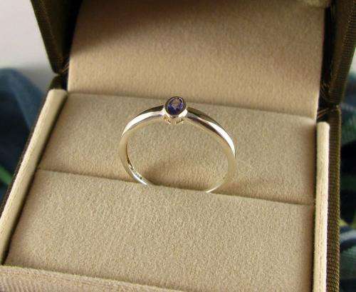 Vintage 925 Sterling Silver Solitaire Ring with Amethyst. Revamped as new!