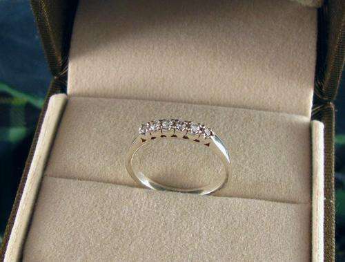 Pretty Vintage 925 Sterling Silver Eternity Ring with Crystals.