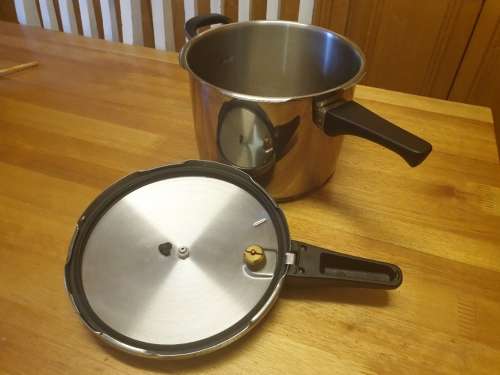 AMC 8 Lt pressure cooker