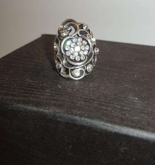 NEW Diamante Fashion Ring