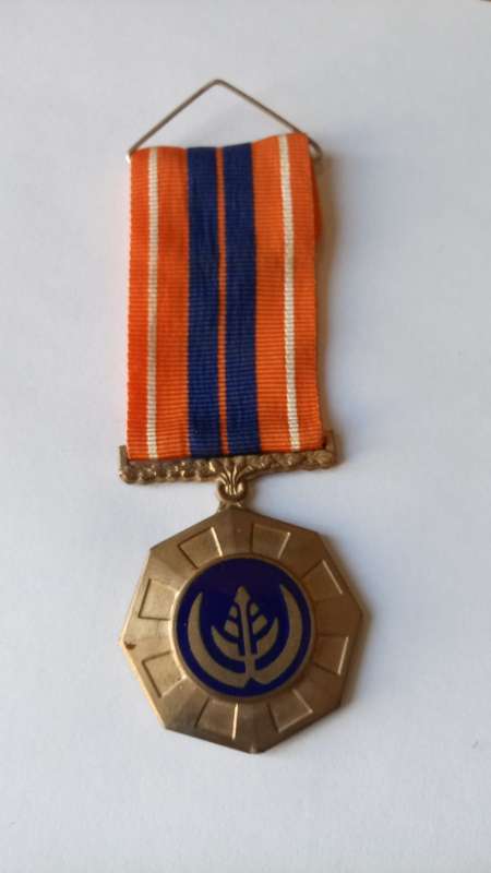 1 x medal