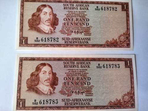 2 x one rand notes in sequince