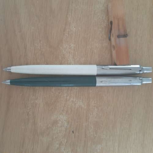 2 x parker pens