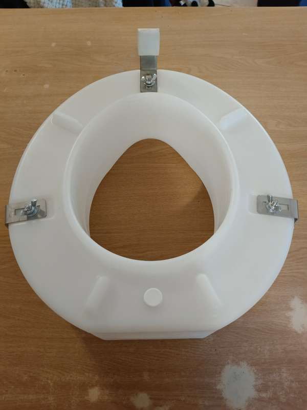 1 x toilet seat racer white