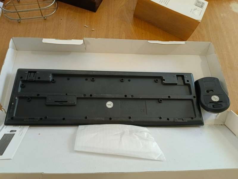 1x wireless keyboard and mouse
