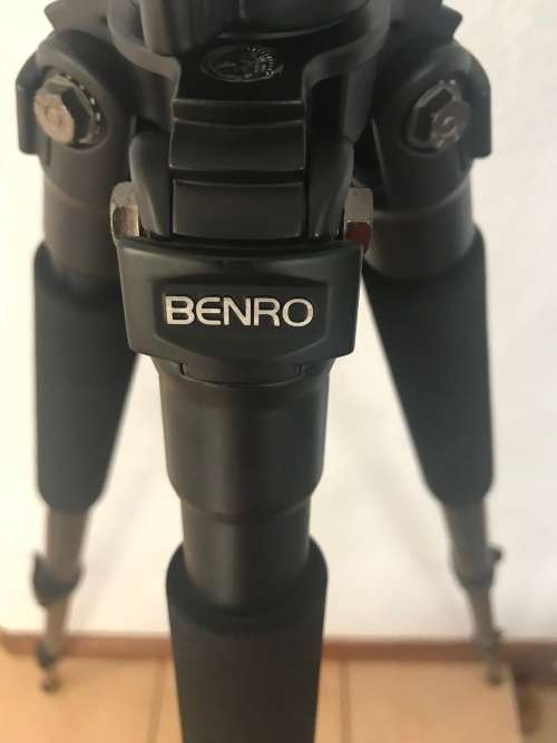 Benro A500F Aluminium Tripod with KB1 Head - Great Condition in bag