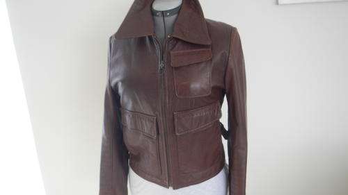VINTAGE WOMENS LEATHER JACKET