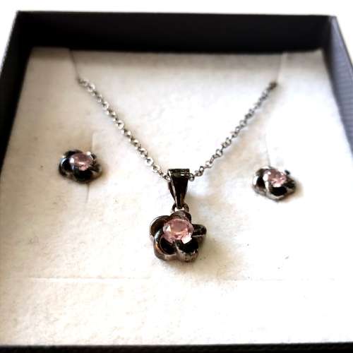 Sterns earrings and necklace set top