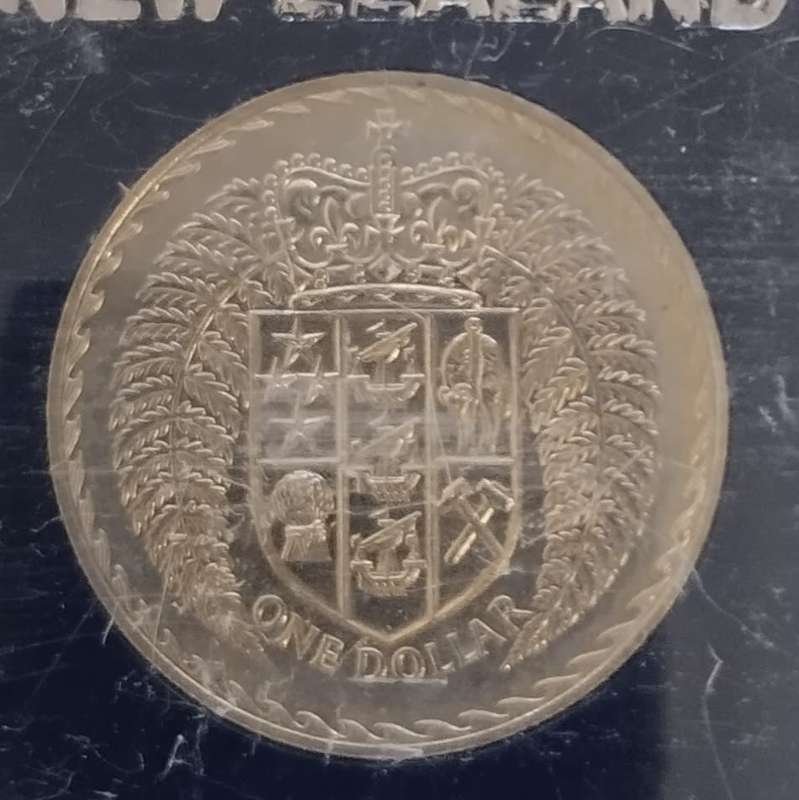 1969 to 1972 New Zealand Commemorative One Dollars #C0104