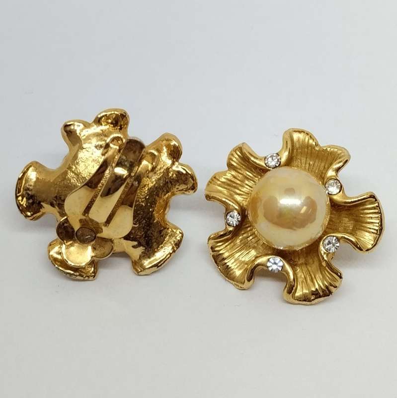 Flower with Imitation Pearl Clip on Earrings #F0063
