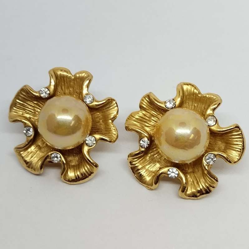 Flower with Imitation Pearl Clip on Earrings #F0063