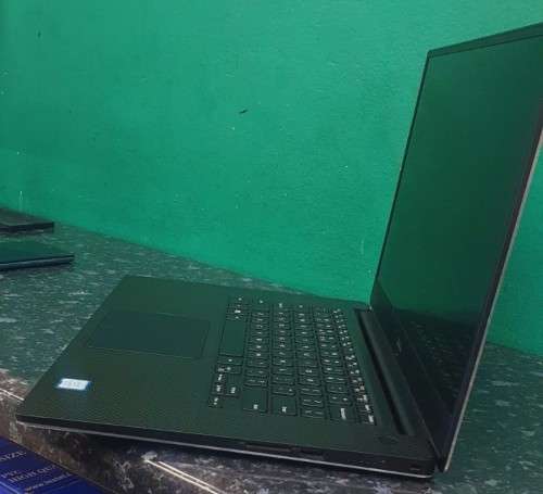 Dell Precision M5530 i7 8850H / 32GB / 512B NVMe SSD / 15` FHD Display - CPO