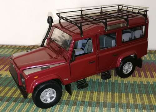 Land Rover Defender 110 Td5 1:18 Die cast model