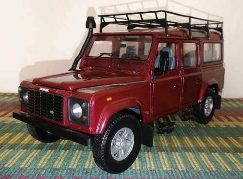 Land Rover Defender 110 Td5 1:18 Die cast model