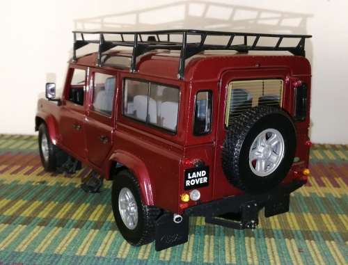 Land Rover Defender 110 Td5 1:18 Die cast model