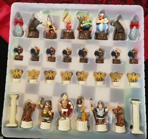 Asterix Collector Chess Set by Plastoy