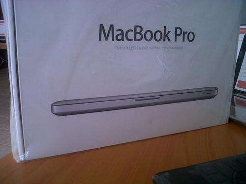 13-inch l MacBook Pro l 2.5GHz Core i5 l 4GB Ram l 500GB HDD