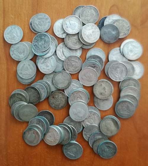 Collection of 117 silver 80% tiekies / threepence. 159.19 grams.