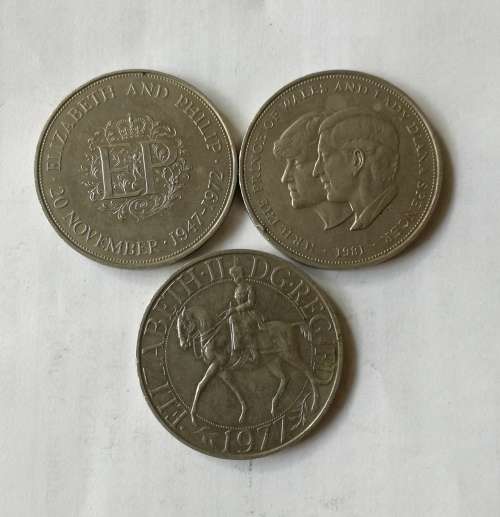 England collection of 3 commemorative crowns.