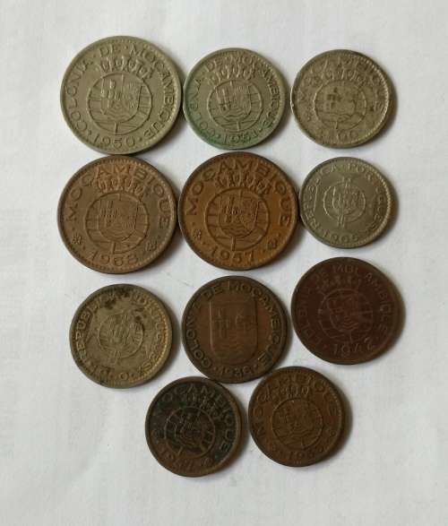Collection of 11 Republica portugesa coins.
