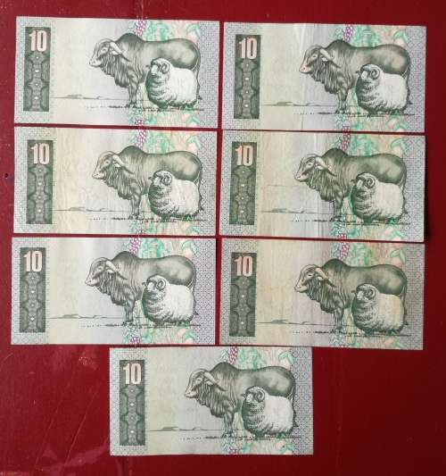 Collection of 7 old South African R10 bank notes.