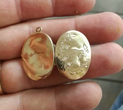 9 Ct Gold scrap. 9.00 gram.