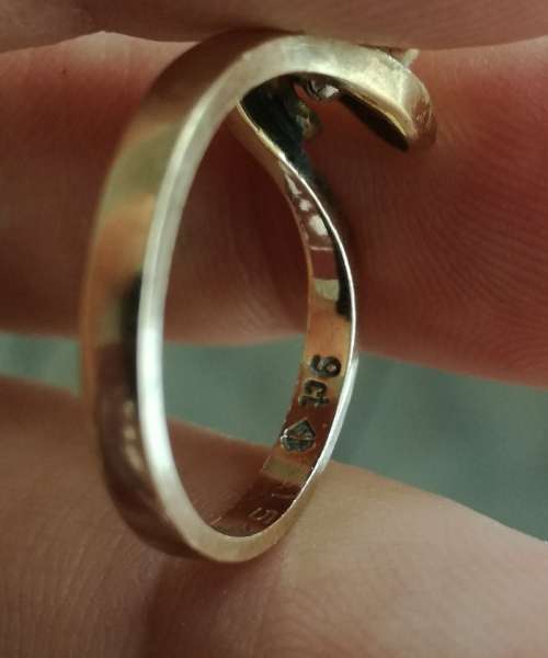 9 Ct Gold scrap. 9.00 gram.