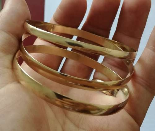 9 Ct Gold bangles X3. ( 18.18 grams )