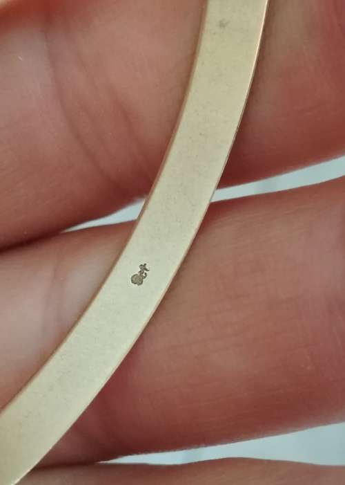 9 Ct Gold bangles X3. ( 18.18 grams )