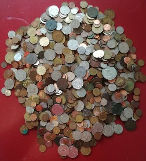 Collection of 4.4 Kilograms of world coins. Some good.