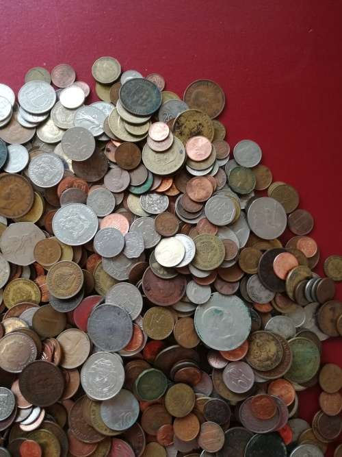 Collection of 4.4 Kilograms of world coins. Some good.