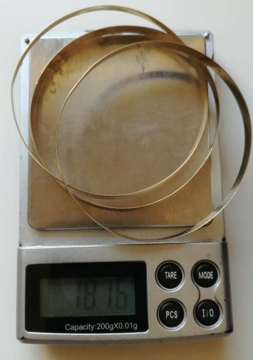 9 Ct Gold bangles X 3. (18.16 Grams ) 2 X 6 mm and one X 4 mm.