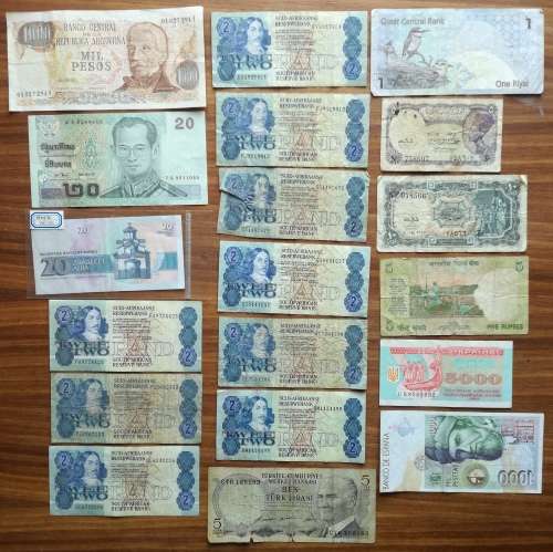 Collection of 19 old bank notes from around the world.
