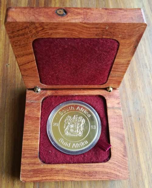 South Africa Nelson R. Mandela 1918-2013 coin medal in wooden presentation box.