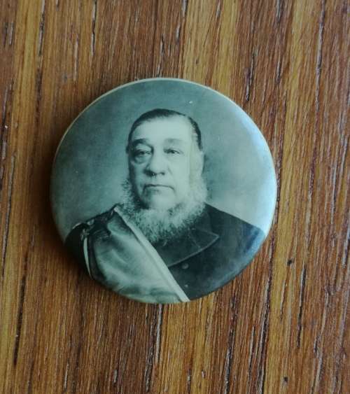 Paul Kruger vintage tin pin brooch.