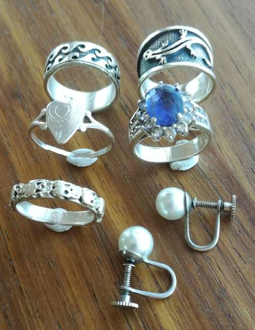 Collection of old silver rings and ear rings. Total weight is 24.77 grams.