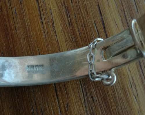 Vintage silver engraved arm band. 20.13 grams.